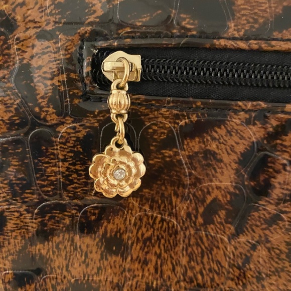Vivian Leopard Print Crossbody Purse - Picture 3 of 10